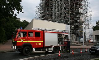 Am späten Nachmittag muss die Feuerwehr Espelkamp zur Thomaskirche ausrücken. - Volker Dau Am späten Nachmittag muss die Feuerwehr Espelkamp zur Thomaskirche ausrücken. - Volker Dau