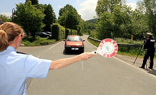 Ein Überholvorgang mit deutlich überhöhter Geschwindkeit hat für einen 17-jährigen Paderborn im begleiteten Fahren Konsequenzen. (Symbolbild) - Wolfgang Rudolf Ein Überholvorgang mit deutlich überhöhter Geschwindkeit hat für einen 17-jährigen Paderborn im begleiteten Fahren Konsequenzen. (Symbolbild) - Wolfgang Rudolf
