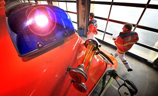 Einsatz für die Bielefelder Feuerwehr: Sie eilte am Freitagvormittag zur Dalbker Allee. - Neue Westfaelische Zeitung Einsatz für die Bielefelder Feuerwehr: Sie eilte am Freitagvormittag zur Dalbker Allee. - Neue Westfaelische Zeitung