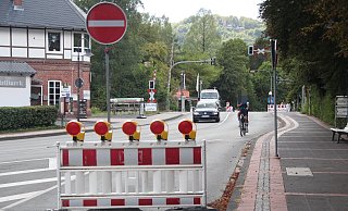Durchfahrt gesperrt: Aufgrund der Baustelle Lange Straße gilt ein Durchfahrverbot. Das führt zu Ärger mit Fahrradfahrern. - Burkhard Battran Durchfahrt gesperrt: Aufgrund der Baustelle Lange Straße gilt ein Durchfahrverbot. Das führt zu Ärger mit Fahrradfahrern. - Burkhard Battran