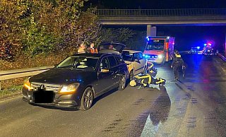 Bei einem nächtlichen Unfall bei Borgentreich wurde eine Frau leicht verletzt. - Feuerwehr Borgentreich Bei einem nächtlichen Unfall bei Borgentreich wurde eine Frau leicht verletzt. - Feuerwehr Borgentreich