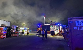Eine Lagerhalle auf einem Firmengelände hat gebrannt. - Feuerwehr Bad Oeynhausen Eine Lagerhalle auf einem Firmengelände hat gebrannt. - Feuerwehr Bad Oeynhausen