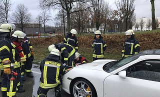 Der weiße Porsche Targa musste seine Fahrt leider stoppen. - Christian Mathiesen Der weiße Porsche Targa musste seine Fahrt leider stoppen. - Christian Mathiesen