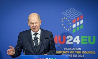 Kanzler Olaf Scholz hatte die Vertrauensfrage eigentlich für Januar angekündigt - jetzt zeigt er sich verhandlungsbereit. - Kay Nietfeld/dpa Kanzler Olaf Scholz hatte die Vertrauensfrage eigentlich für Januar angekündigt - jetzt zeigt er sich verhandlungsbereit. - Kay Nietfeld/dpa
