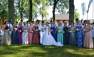 Die neuen Majestäten präsentieren ihr prachtvolles Throngefolge - Birgit Vredenburg Die neuen Majestäten präsentieren ihr prachtvolles Throngefolge - Birgit Vredenburg