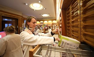 Wie in vielen Apotheken sind bei Maren Gottesmann in der Apotheke am Alten Markt Desinfektionsmittel nahezu ausverkauft. - Sarah Jonek Wie in vielen Apotheken sind bei Maren Gottesmann in der Apotheke am Alten Markt Desinfektionsmittel nahezu ausverkauft. - Sarah Jonek
