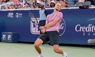 Alexander Zverev ist im Halbfinale von Cincinnati an Jannik Sinner gescheitert. - Scott Stuart/ZUMA Press Wire/dpa Alexander Zverev ist im Halbfinale von Cincinnati an Jannik Sinner gescheitert. - Scott Stuart/ZUMA Press Wire/dpa