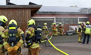 Aus der Werkstatt zieht Rauch ins Freie. Es brennt in der Hackschnitzelanlage im Keller. - Ralph Meyer Aus der Werkstatt zieht Rauch ins Freie. Es brennt in der Hackschnitzelanlage im Keller. - Ralph Meyer