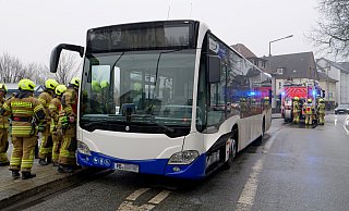 Mit einem Pulverlöscher gelang es dem Busfahrer, den Entstehungsbrand im Linienbus an der Bushaltestelle Kasseler Tor zu löschen. - Ralph Meyer Mit einem Pulverlöscher gelang es dem Busfahrer, den Entstehungsbrand im Linienbus an der Bushaltestelle Kasseler Tor zu löschen. - Ralph Meyer