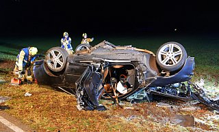 Bei diesem Verkehrsunfall auf der K61 bei Delbrück kam Mitte Dezember eine junge Mitfahrerin ums Leben, der Fahrer und eine weitere Mitfahrerin wurden lebensgefährlich verletzt. - Ralph Meyer Bei diesem Verkehrsunfall auf der K61 bei Delbrück kam Mitte Dezember eine junge Mitfahrerin ums Leben, der Fahrer und eine weitere Mitfahrerin wurden lebensgefährlich verletzt. - Ralph Meyer