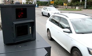 Kurzfristig erblindet: Jetzt hat es auch Blitzer Bernhard erwischt. - Jens Reichenbach Kurzfristig erblindet: Jetzt hat es auch Blitzer Bernhard erwischt. - Jens Reichenbach