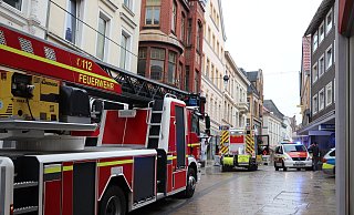 Die Feuerwehr war mit vier Einsatzfahrzeugen in die Obermarkstraße gefahren. Auch die Polizei war vor Ort. MT- - Foto: Patrick Schwemling Die Feuerwehr war mit vier Einsatzfahrzeugen in die Obermarkstraße gefahren. Auch die Polizei war vor Ort. MT- - Foto: Patrick Schwemling