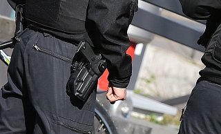 Die Beamten wussten, dass der psychisch Kranke schon in der Vergangenheit Widerstand gegen Polizisten geleistet hatte. - Symbolfoto: picture alliance Die Beamten wussten, dass der psychisch Kranke schon in der Vergangenheit Widerstand gegen Polizisten geleistet hatte. - Symbolfoto: picture alliance