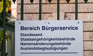 Hier können Vornamen und Geschlechtseinträge geändert werden: im Standesamt. (Symbolbild) - Jens Kalaene/dpa Hier können Vornamen und Geschlechtseinträge geändert werden: im Standesamt. (Symbolbild) - Jens Kalaene/dpa