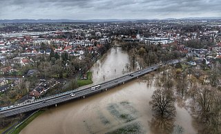 Die Else ging nach den Sturmtiefs über die Ufer. Hier ein Blick über die Levisonstraße hinweg in Richtung Rathaus. Fotos: Gerald Dunkel - Gerald Dunkel Die Else ging nach den Sturmtiefs über die Ufer. Hier ein Blick über die Levisonstraße hinweg in Richtung Rathaus. Fotos: Gerald Dunkel - Gerald Dunkel