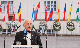 Leon Weintraub hat den Holocaust überlebt und ist nun einer der Unterzeichner eines offenen Briefes vor der Europawahl. - Daniel Karmann/dpa Leon Weintraub hat den Holocaust überlebt und ist nun einer der Unterzeichner eines offenen Briefes vor der Europawahl. - Daniel Karmann/dpa