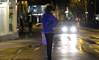 Um die Unfallsituation realistisch nachzustellen, muss die höhenverstellbare Fußgängerattrappe die gleiche Kleidung tragen wie das Unfallopfer. - Thorsten Gödecker Um die Unfallsituation realistisch nachzustellen, muss die höhenverstellbare Fußgängerattrappe die gleiche Kleidung tragen wie das Unfallopfer. - Thorsten Gödecker