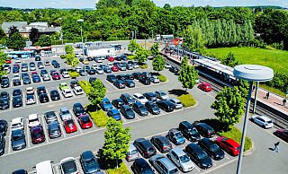 Die Park+Ride-Anlage an der Haltestelle Milse zählt zu den bestgenutzten der Stadt. Die Auslastung des Parkplatzes liegt im Schnitt bei rund 90 Prozent. - Eike J. Horstmann Die Park+Ride-Anlage an der Haltestelle Milse zählt zu den bestgenutzten der Stadt. Die Auslastung des Parkplatzes liegt im Schnitt bei rund 90 Prozent. - Eike J. Horstmann