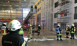 Am Institut der Feuerwehr NRW wurde die IRiS-Software mehreren Praxistests in realitätsnahen Umgebungen unterzogen. - Projekt IRiS Am Institut der Feuerwehr NRW wurde die IRiS-Software mehreren Praxistests in realitätsnahen Umgebungen unterzogen. - Projekt IRiS