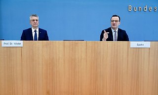 Bundesgesundheitsminister Jens Spahn (r) und RKI-Chef Lothar H. Wieler geben eine Pressekonferenz zur aktuellen Corona-Lage. - Foto: Kay Nietfeld/dpa Bundesgesundheitsminister Jens Spahn (r) und RKI-Chef Lothar H. Wieler geben eine Pressekonferenz zur aktuellen Corona-Lage. - Foto: Kay Nietfeld/dpa