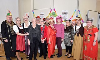 Wehe, wenn sie losgelassen... Das Organisationsteam der närrischen Weiber vom katholischen Frauenkarneval der St.-Marien-Gemeinde Espelkamp gibt sich bunt und närrisch in ihren Kostümen.?Fotos: Kurt Gaus - Karsten Schulz Wehe, wenn sie losgelassen... Das Organisationsteam der närrischen Weiber vom katholischen Frauenkarneval der St.-Marien-Gemeinde Espelkamp gibt sich bunt und närrisch in ihren Kostümen.?Fotos: Kurt Gaus - Karsten Schulz