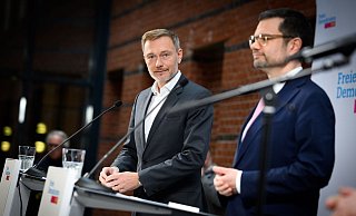 FDP-Parteichef Christian Lindner (links) setzt beim Wahlkampf auf Ex-Justizminister Marco Buschmann als Generalsekretär. - Bernd von Jutrczenka/dpa FDP-Parteichef Christian Lindner (links) setzt beim Wahlkampf auf Ex-Justizminister Marco Buschmann als Generalsekretär. - Bernd von Jutrczenka/dpa