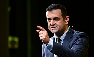 FDP-Generalsekretär Bijan Djir-Sarai stärkt seinem Parteichef den Rücken. - Bernd Weißbrod/dpa FDP-Generalsekretär Bijan Djir-Sarai stärkt seinem Parteichef den Rücken. - Bernd Weißbrod/dpa