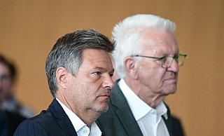 Vizekanzler Robert Habeck (l.) und Winfried Kretschmann. - Bernd Weißbrod/dpa Vizekanzler Robert Habeck (l.) und Winfried Kretschmann. - Bernd Weißbrod/dpa