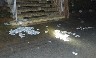 Bei ihrer Flucht verloren die Täter mehrere Geldscheine. - Polizei Minden-Lübbecke Bei ihrer Flucht verloren die Täter mehrere Geldscheine. - Polizei Minden-Lübbecke