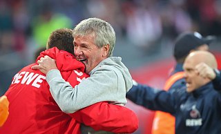 Kölns Trainer Friedhelm Funkel will den Aufstieg in die Bundesliga perfekt machen. - Daniel Karmann/dpa Kölns Trainer Friedhelm Funkel will den Aufstieg in die Bundesliga perfekt machen. - Daniel Karmann/dpa