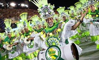 Mitglieder der Sambaschule Imperatriz Leopoldinense im Sambodrom in Rio. - Fernando Souza/dpa Mitglieder der Sambaschule Imperatriz Leopoldinense im Sambodrom in Rio. - Fernando Souza/dpa