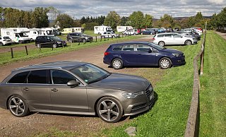Auch ohne Veranstaltungen im Park ist der Parkplatz der Aqua Magica an der Bültestraße gut belegt - gern auch von Wohnmobilen. - Jörg Stuke Auch ohne Veranstaltungen im Park ist der Parkplatz der Aqua Magica an der Bültestraße gut belegt - gern auch von Wohnmobilen. - Jörg Stuke