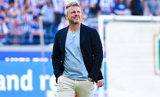 Trainer Lukas Kwasniok wirkt nach dem Spiel gegen Karslruhe traurig und den Tränen nahe. - picture alliance / DeFodi Images Trainer Lukas Kwasniok wirkt nach dem Spiel gegen Karslruhe traurig und den Tränen nahe. - picture alliance / DeFodi Images