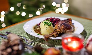 Der Klassiker zu Weihnachten, die Gänsekeule mit Rotkohl und Klößen, steht in Restaurants im Kreis Höxter immer seltener auf der Speisekarte. - Jan Woitas/dpa-Zentralbild/dpa Der Klassiker zu Weihnachten, die Gänsekeule mit Rotkohl und Klößen, steht in Restaurants im Kreis Höxter immer seltener auf der Speisekarte. - Jan Woitas/dpa-Zentralbild/dpa