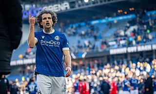 Zwischen Arminia-Kapitän Mael Corboz und einigen Fans kam es nach der 1:2-Niederlage gegen Rot-Weiss Essen zum offenen Streit. - Sarah Jonek Zwischen Arminia-Kapitän Mael Corboz und einigen Fans kam es nach der 1:2-Niederlage gegen Rot-Weiss Essen zum offenen Streit. - Sarah Jonek