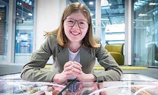 Vom Entwurf bis zur Ausführung: Pia Rissiek (22) plant bei Goldbeck Heizungs-, Lüftungs-, Sanitär- und Kältetechnik für flexible Bürogebäude. - Sarah Jonek Vom Entwurf bis zur Ausführung: Pia Rissiek (22) plant bei Goldbeck Heizungs-, Lüftungs-, Sanitär- und Kältetechnik für flexible Bürogebäude. - Sarah Jonek