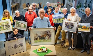 Jochen Stöppler gibt seit 25 Jahren im AWO-Begegnungszentrum Oldentrup einen Malkursus. - Sarah Jonek Jochen Stöppler gibt seit 25 Jahren im AWO-Begegnungszentrum Oldentrup einen Malkursus. - Sarah Jonek