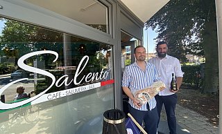 Rocco Funk und Rudi Cicek freuen sich auf die Gäste des neueröffneten "Salento Café - Salumeria - Bar" an der Husener Straße in Paderborns Südstadt. - Marc Schröder Rocco Funk und Rudi Cicek freuen sich auf die Gäste des neueröffneten "Salento Café - Salumeria - Bar" an der Husener Straße in Paderborns Südstadt. - Marc Schröder