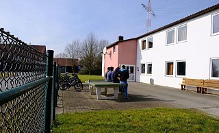 Das Wohnheim an der Hausstätte gehörte zu den Flüchtlingsunterkünften, die die Kreis-Ausländerbehörde kontrolliert hat. - Heike von Schulz Das Wohnheim an der Hausstätte gehörte zu den Flüchtlingsunterkünften, die die Kreis-Ausländerbehörde kontrolliert hat. - Heike von Schulz