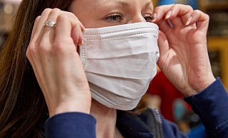 Die Nachfrage nach einem Mundschutz in Apotheken steigt in Gütersloh. - Symbolfoto/picture alliance Die Nachfrage nach einem Mundschutz in Apotheken steigt in Gütersloh. - Symbolfoto/picture alliance