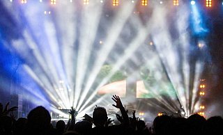Die Polizei sucht Augenzeugen, die den Unfall am Sonntagmorgen vor der Bielefelder Disco gesehen haben. - Symbolfoto: Pixabay Creative Commons Die Polizei sucht Augenzeugen, die den Unfall am Sonntagmorgen vor der Bielefelder Disco gesehen haben. - Symbolfoto: Pixabay Creative Commons
