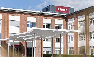 Mehrere Beschäftigte des Miele-Werks in Euskirchen hatten sich mit dem Coronavirus infiziert - daraufhin wurde auch in Gütersloh die Produktion gestoppt. - Miele Mehrere Beschäftigte des Miele-Werks in Euskirchen hatten sich mit dem Coronavirus infiziert - daraufhin wurde auch in Gütersloh die Produktion gestoppt. - Miele
