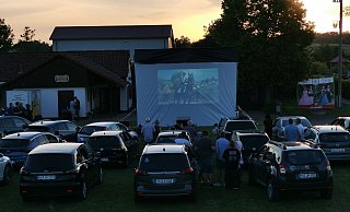 Zwei Vorstellungen im Autokino gab es für die Schützen und Freunde der St. Sebastianus Schützenbruderschaft Bödexen. - Schützenbrüderschaft Bödexen Zwei Vorstellungen im Autokino gab es für die Schützen und Freunde der St. Sebastianus Schützenbruderschaft Bödexen. - Schützenbrüderschaft Bödexen