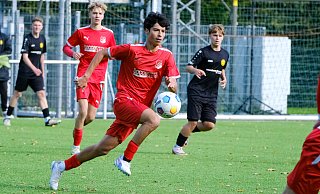 Die Theesener B-Junioren (rote Trikots) trennten sich von Wellensiek 2:2. - Andreas Zobe Die Theesener B-Junioren (rote Trikots) trennten sich von Wellensiek 2:2. - Andreas Zobe