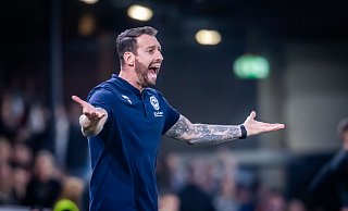 Arminia Bielefelds Trainer Mitch Kniat muss sich für das Spiel gegen den 1. FC Saarbrücken etwas einfallen lassen. - Sarah Jonek Arminia Bielefelds Trainer Mitch Kniat muss sich für das Spiel gegen den 1. FC Saarbrücken etwas einfallen lassen. - Sarah Jonek