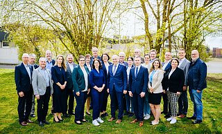 Die CDU-Kreistagskandidaten zur Kommunalwahl sind (hinten v. l.) Meinolf Linnenbrink, Hanswalther Lüttgens, Diethelm Krause, Stefan Werth, Tanja Westkämper, Michael Hachmeyer, Sabrina Henneke, Anke Mersch, Hermann Striewe, Verena Maria Haese, Christine Krysmann, Christoph Rüther, Wilfried Lappe, Sonja Buchholz und Christoph Kohlenberg sowie vorne v. l.) Daniel Greve, Andrea Klausing, Christoph Neesen, Alina Zabel, Dirk Kaiser, Claudia Wagener-Ragert, Bernd Langer und Michael Kuppe. - BESIM MAZHIQI Die CDU-Kreistagskandidaten zur Kommunalwahl sind (hinten v. l.) Meinolf Linnenbrink, Hanswalther Lüttgens, Diethelm Krause, Stefan Werth, Tanja Westkämper, Michael Hachmeyer, Sabrina Henneke, Anke Mersch, Hermann Striewe, Verena Maria Haese, Christine Krysmann, Christoph Rüther, Wilfried Lappe, Sonja Buchholz und Christoph Kohlenberg sowie vorne v. l.) Daniel Greve, Andrea Klausing, Christoph Neesen, Alina Zabel, Dirk Kaiser, Claudia Wagener-Ragert, Bernd Langer und Michael Kuppe. - BESIM MAZHIQI