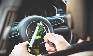 Wer noch Auto fahren muss, sollte vorher keinen Alkohol trinken. - Pixabay Wer noch Auto fahren muss, sollte vorher keinen Alkohol trinken. - Pixabay