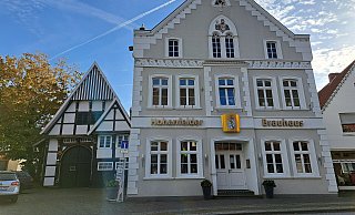 Das Hohenfelder Brauhaus gilt als das älteste Hotel in Wiedenbrück. Seit 1959 gehört die Immobilie der Privat-Brauarei-Hohenfelde, die nun einen neuen Pächter sucht. - Marion Pokorra-Brockschmidt Das Hohenfelder Brauhaus gilt als das älteste Hotel in Wiedenbrück. Seit 1959 gehört die Immobilie der Privat-Brauarei-Hohenfelde, die nun einen neuen Pächter sucht. - Marion Pokorra-Brockschmidt