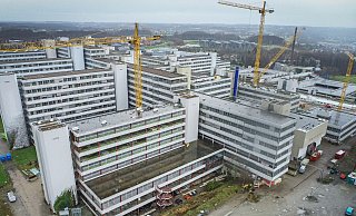 Rege Bautätigkeit am Hauptgebäude der Universität Bielefeld. - Sarah Jonek Rege Bautätigkeit am Hauptgebäude der Universität Bielefeld. - Sarah Jonek