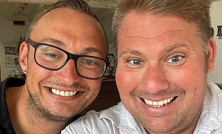 "Ich weiß, wo der Hase langläuft. Wir haben aber keine Lust, uns irgendwelche Storys einfallen zu lassen", sagen Sven Florijan. Gemeinsam mit seinem Mann Sebi betreibt er ein Restaurant auf Mallorca und war in den vergangenen Jahren immer wieder Teil der TV-Sendung "Goodbye Deutschland". - Sven Florijan "Ich weiß, wo der Hase langläuft. Wir haben aber keine Lust, uns irgendwelche Storys einfallen zu lassen", sagen Sven Florijan. Gemeinsam mit seinem Mann Sebi betreibt er ein Restaurant auf Mallorca und war in den vergangenen Jahren immer wieder Teil der TV-Sendung "Goodbye Deutschland". - Sven Florijan